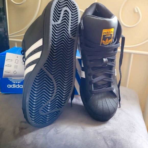 Adidas Shell High tops - Picture 4 of 8